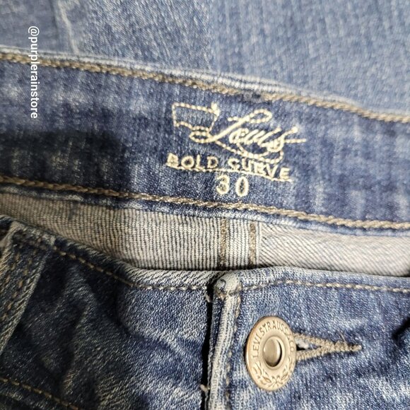 Vtg Levi's Jeans 10 Bold Curve Capri Mid Rise Medium Light Wash Stretch Denim - Picture 4 of 12